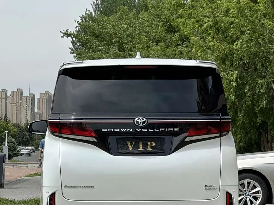 Toyota Crown Vellfire