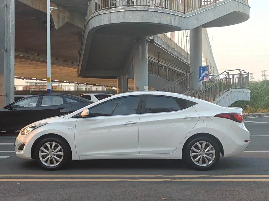 Hyundai Elantra