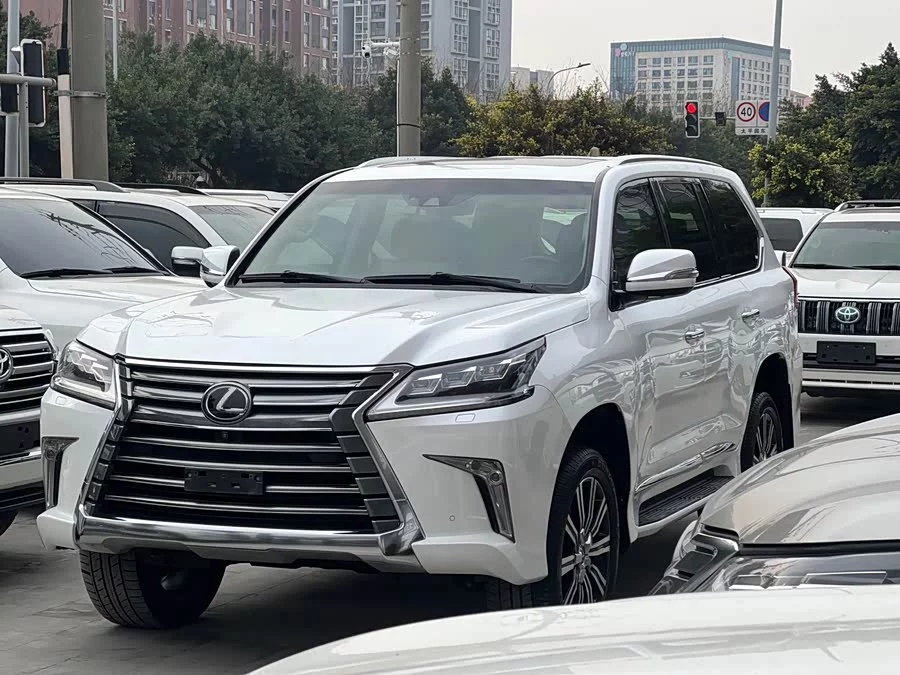 Lexus LX