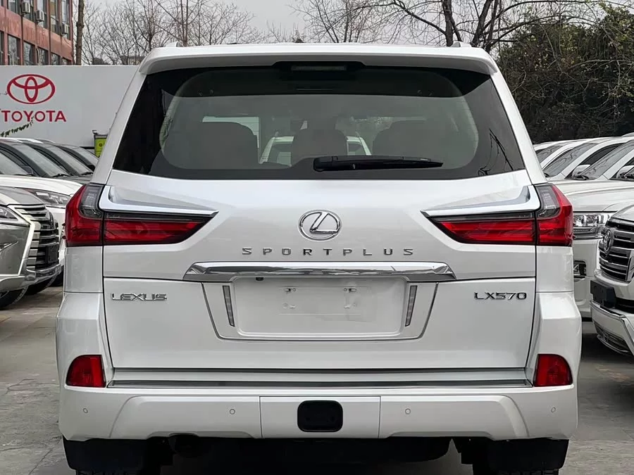 Lexus LX