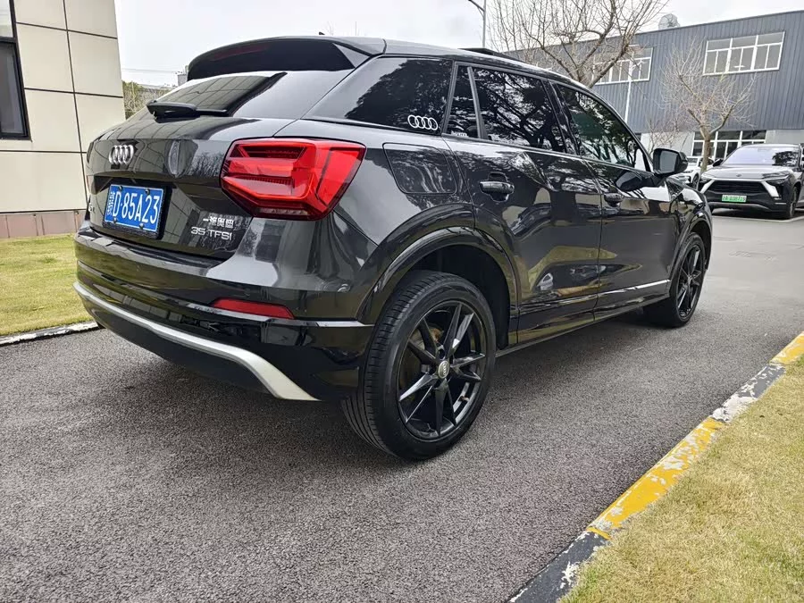 Audi Q2L