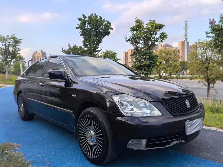 Toyota crown