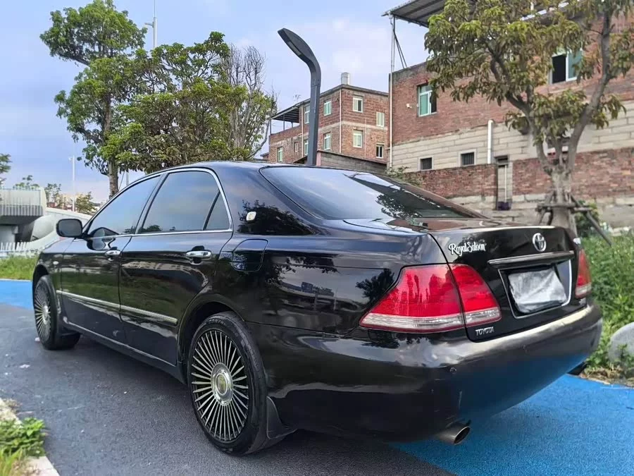 Toyota crown