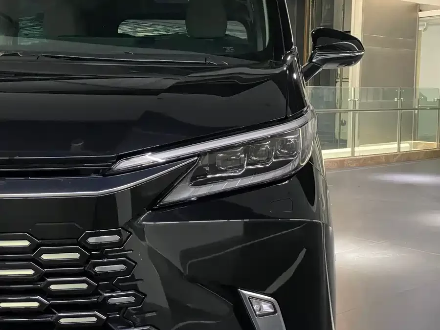 Lexus LM