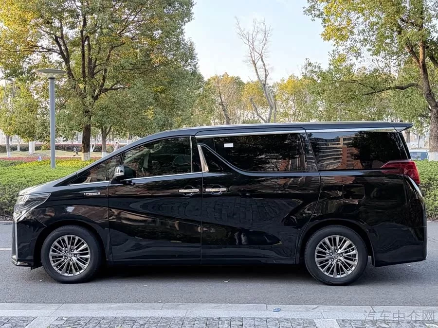 Toyota Crown Vellfire