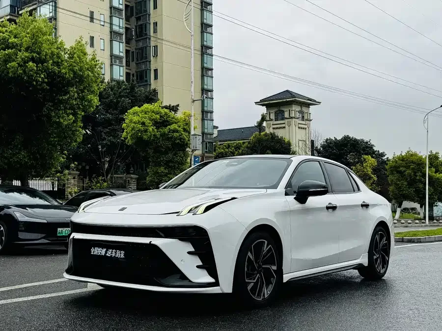 Lynk & Co 03