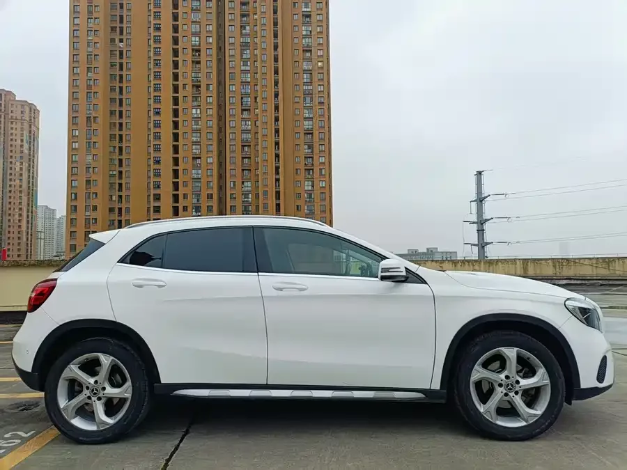 Mercedes Benz GLA