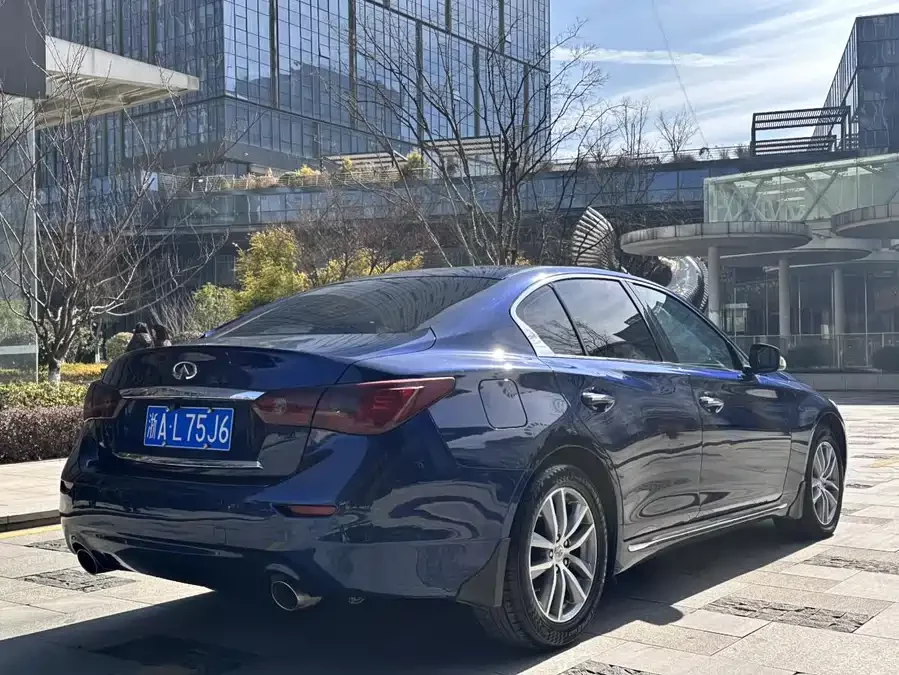 Infiniti Q50L
