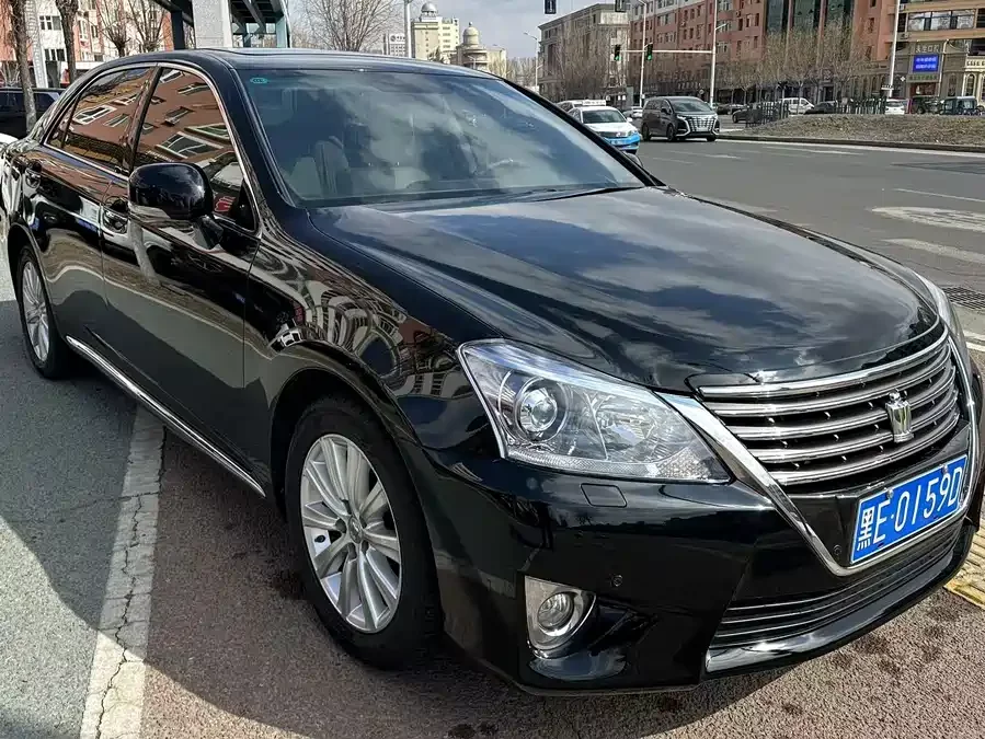 Toyota crown