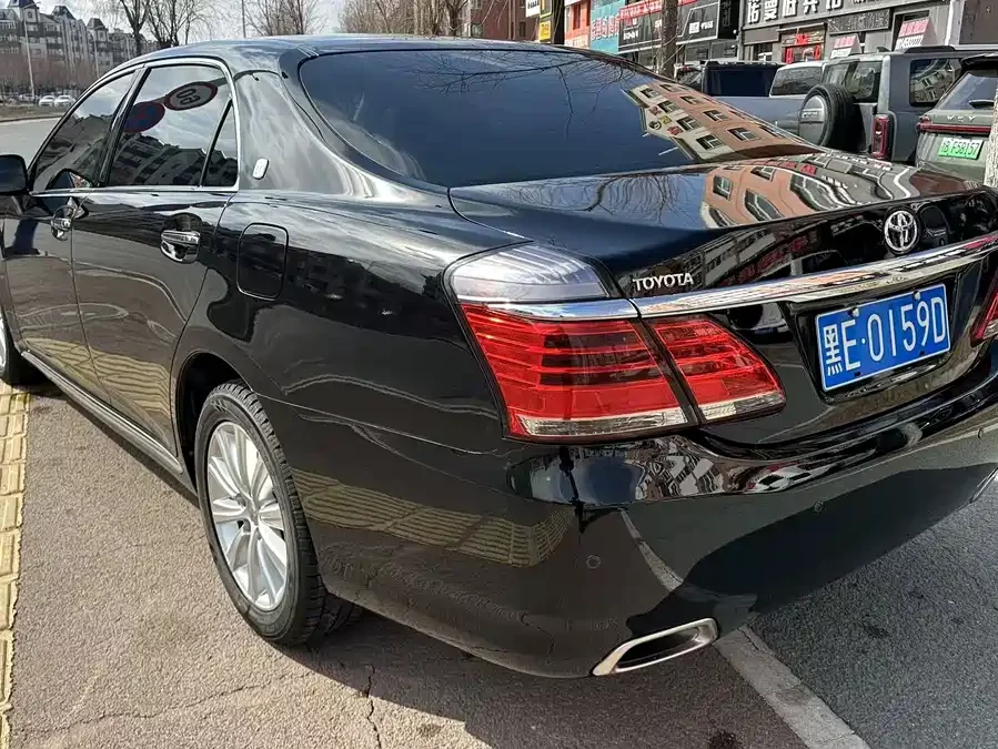 Toyota crown