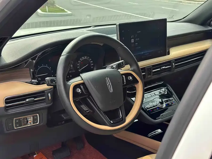 Lincoln Adventurer