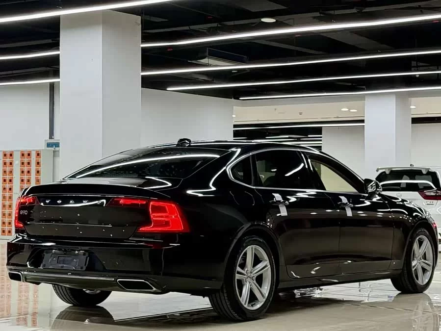 Volvo S90