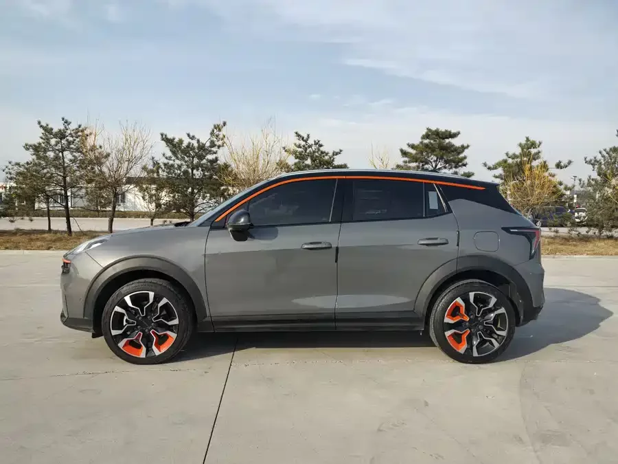 Lynk & Co 06
