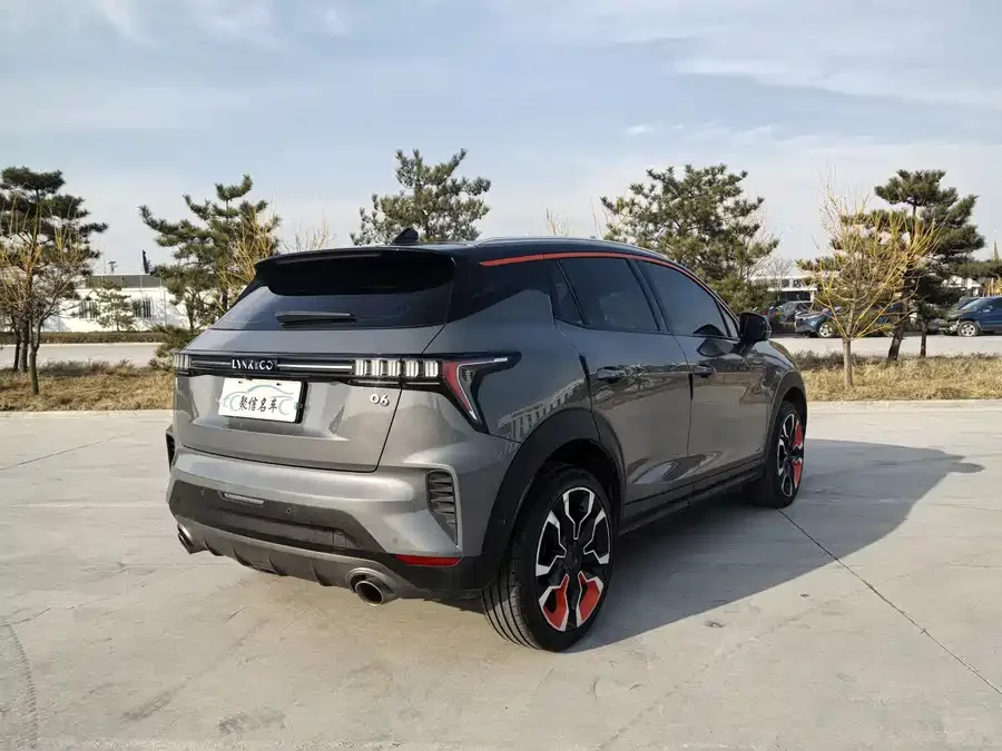 Lynk & Co 06