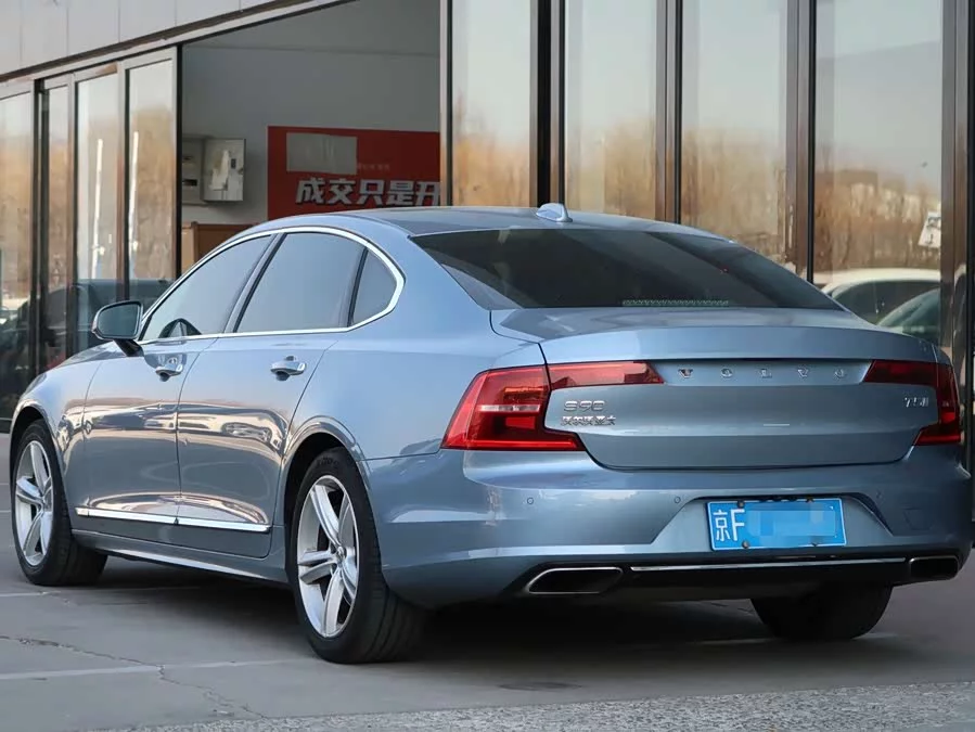 Volvo S90