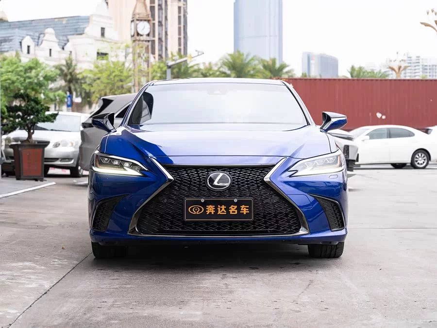 Lexus ES