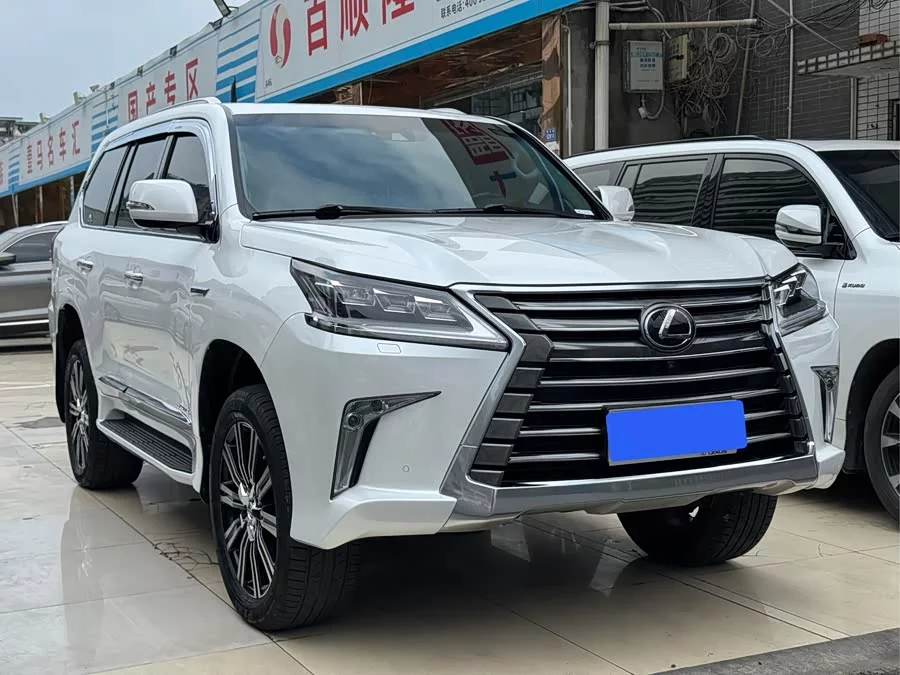 Lexus LX