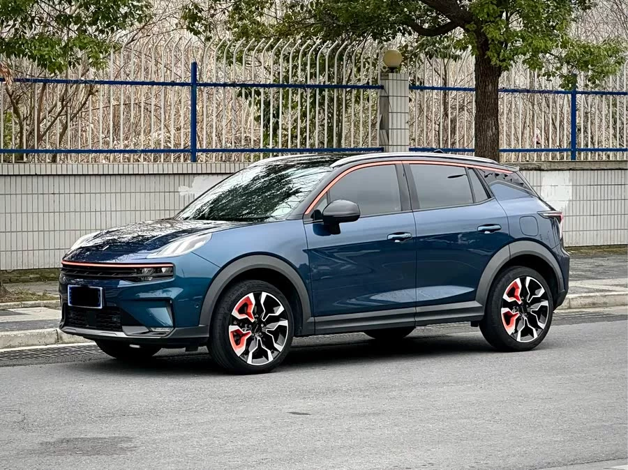 Lynk & Co 06