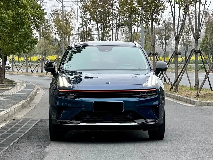 Lynk & Co 06