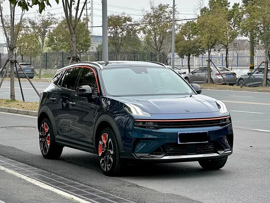 Lynk & Co 06