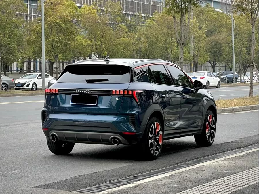 Lynk & Co 06