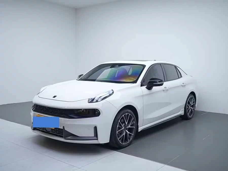 Lynk & Co 03
