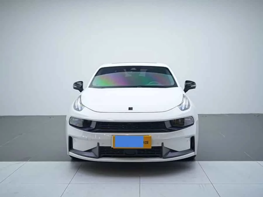 Lynk & Co 03