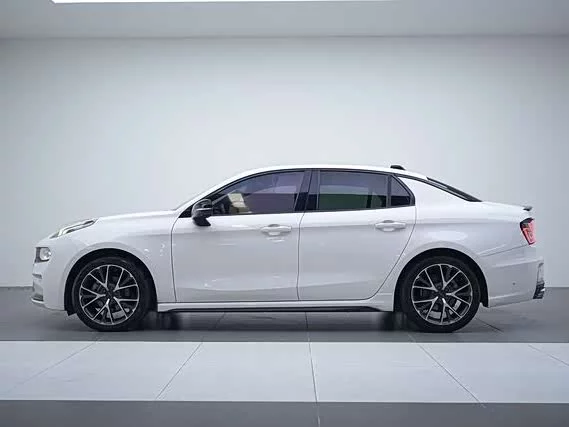 Lynk & Co 03