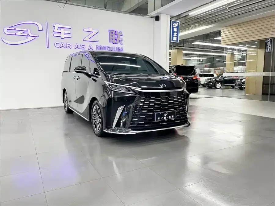 Lexus LM