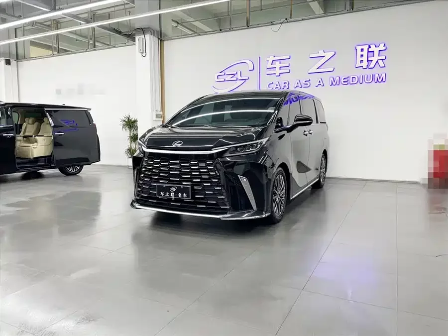 Lexus LM