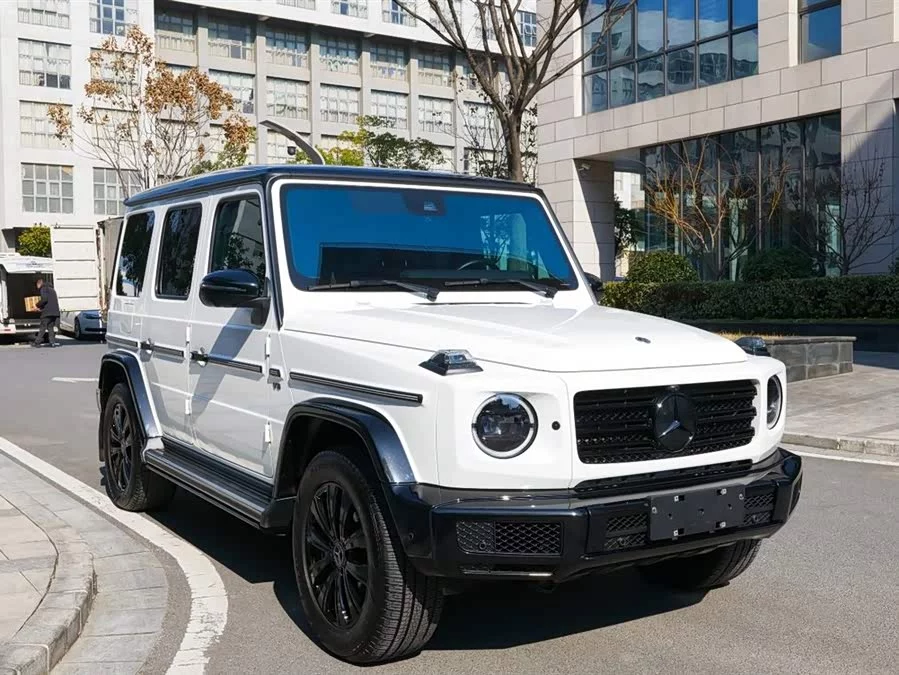 Mercedes Benz G-rated