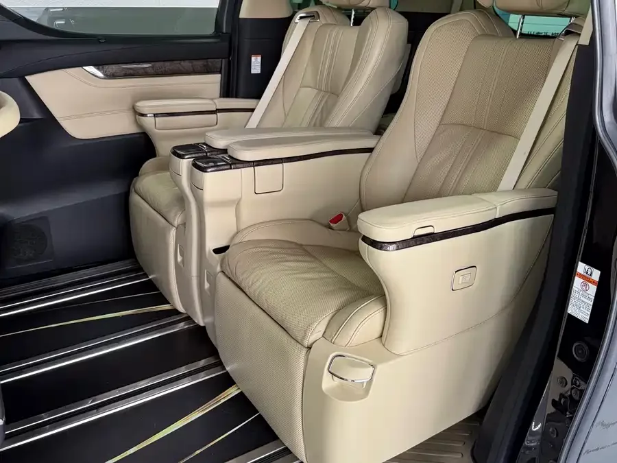 Toyota Crown Vellfire