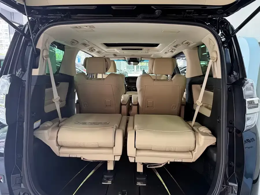 Toyota Crown Vellfire