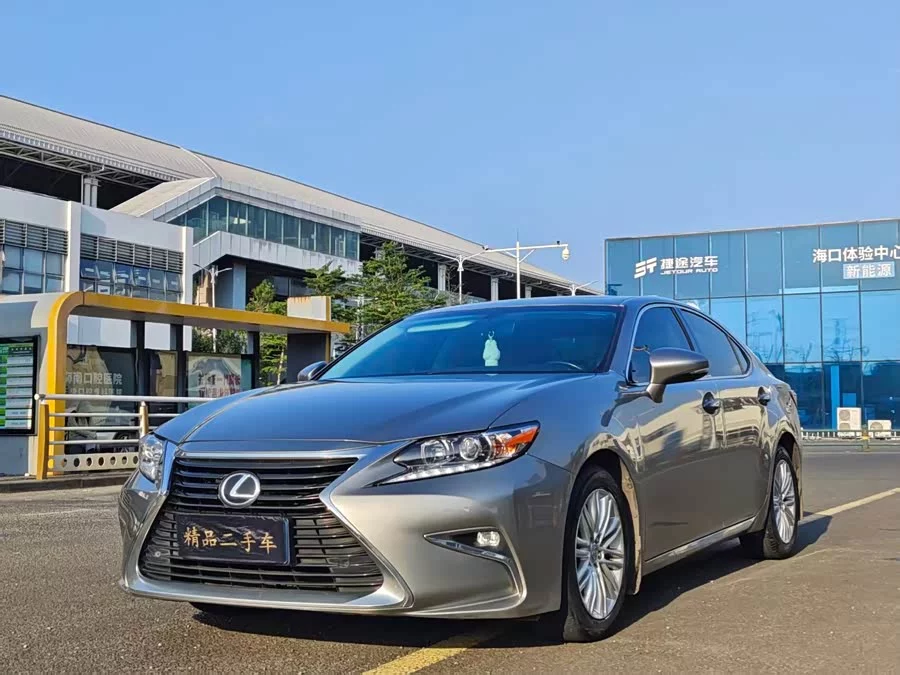 Lexus ES