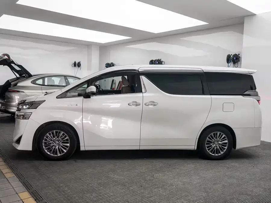 Toyota Crown Vellfire