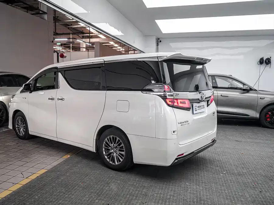 Toyota Crown Vellfire