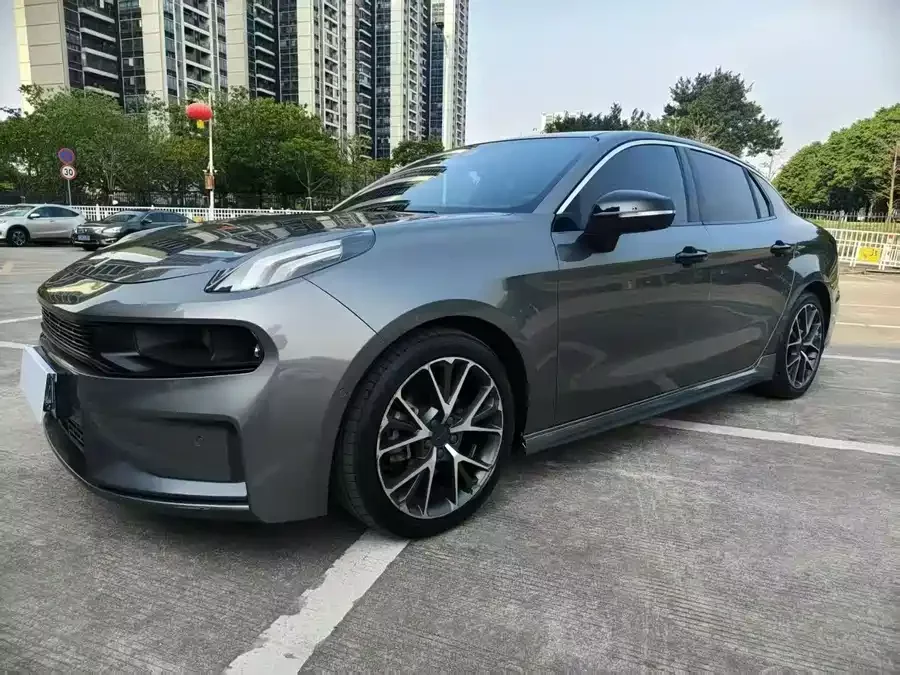 Lynk & Co 03