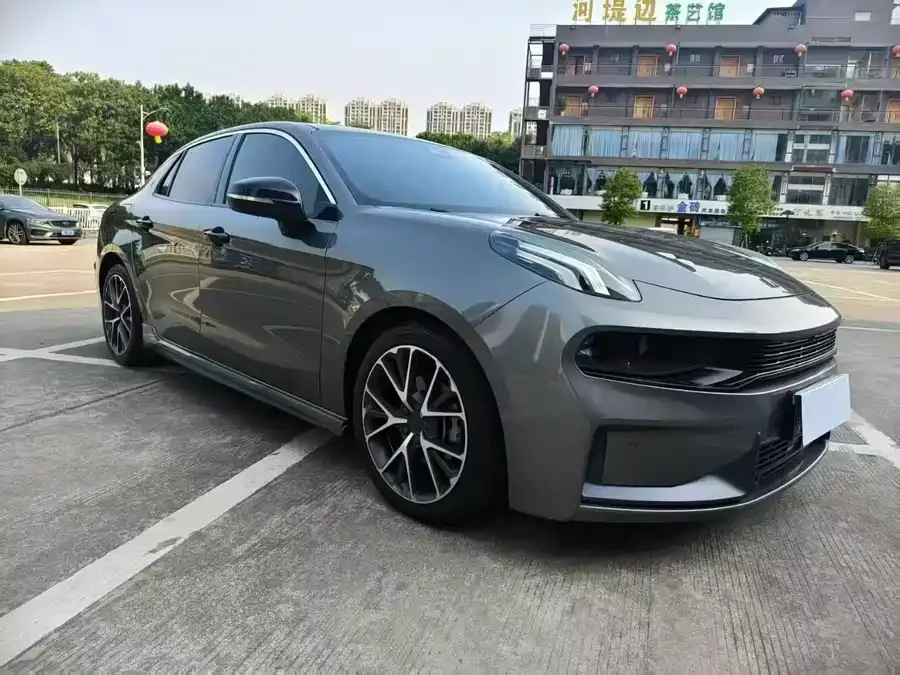 Lynk & Co 03