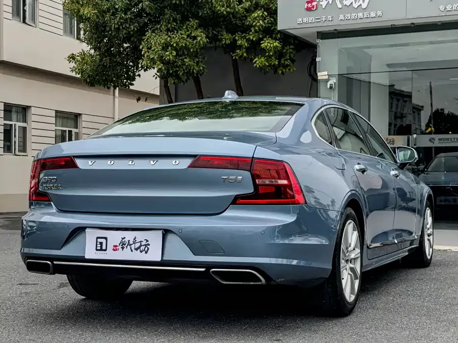 Volvo S90