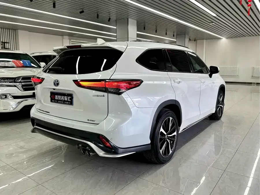 Toyota Crown Land
