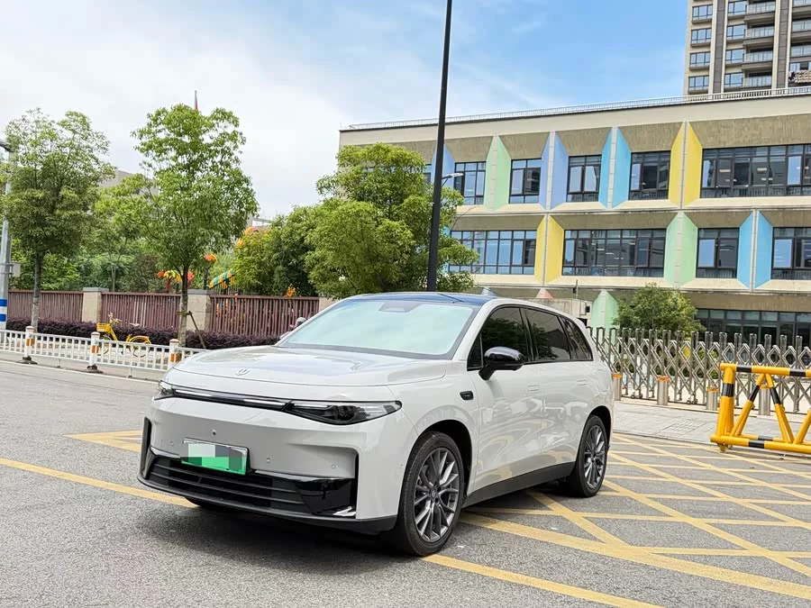 Leapmotor C10