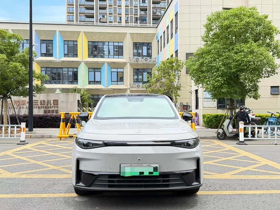 Leapmotor C10