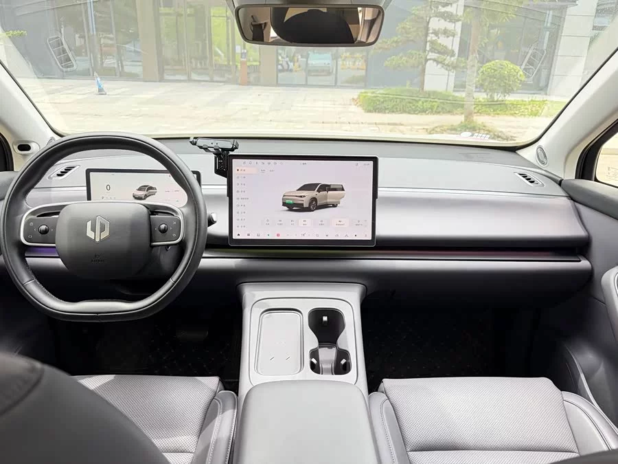 Leapmotor C10