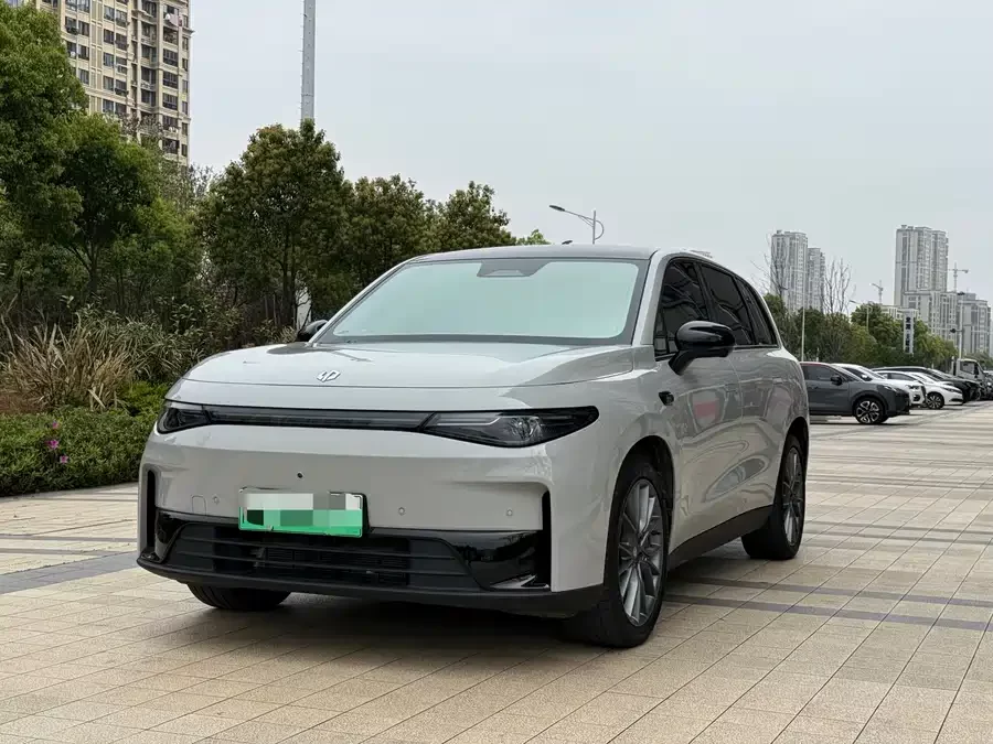 Leapmotor C10