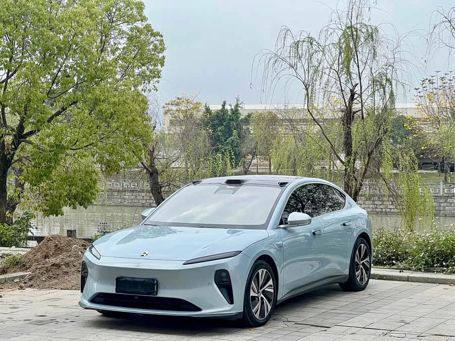 NIO ET5