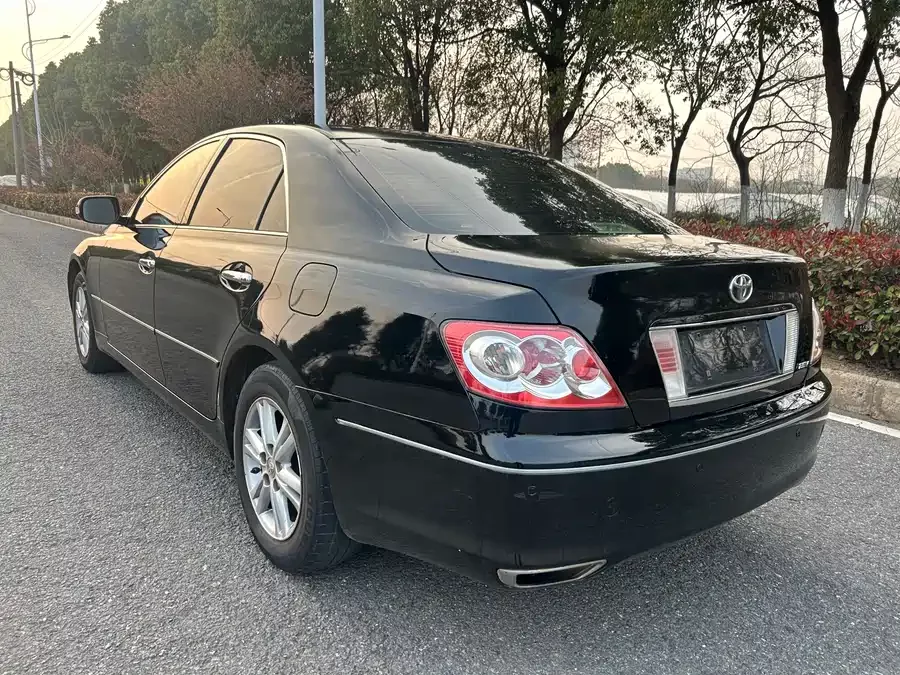 Toyota Reiz