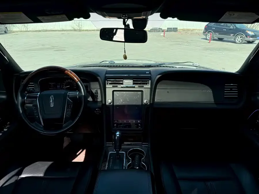 Lincoln Navigator