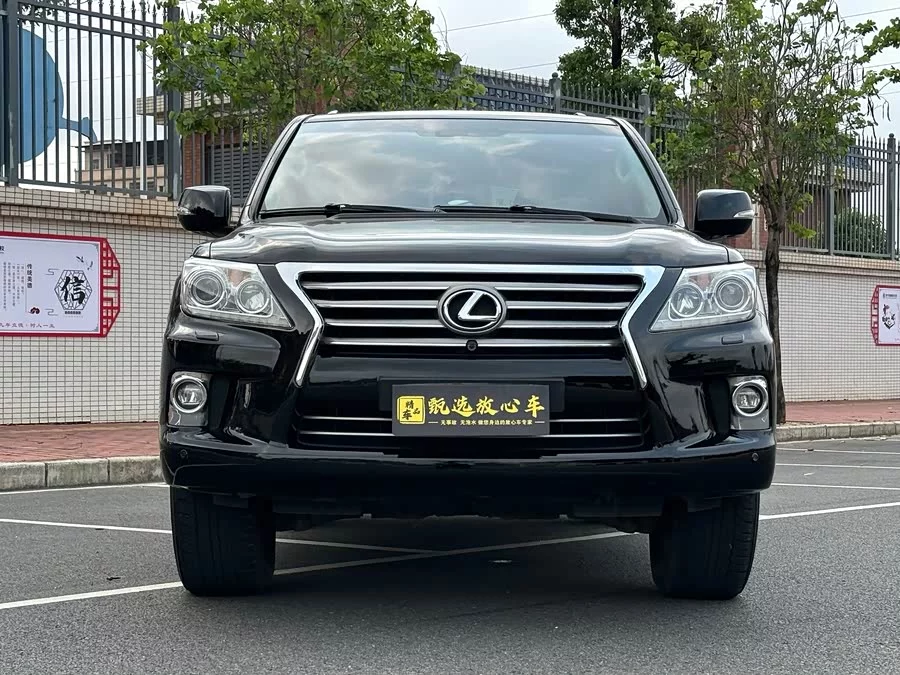 Lexus LX