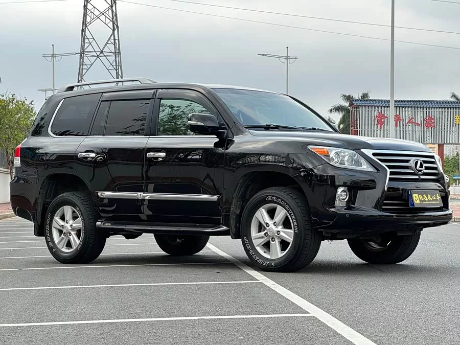 Lexus LX