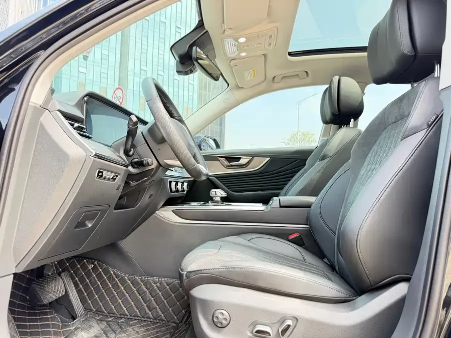 Hongqi HS5